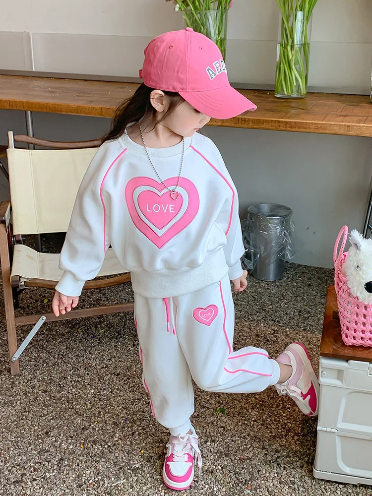 

2024Girls' Autumn New Fashionable Sweater Sweatpants Heart-Shaped Two-Piece Set