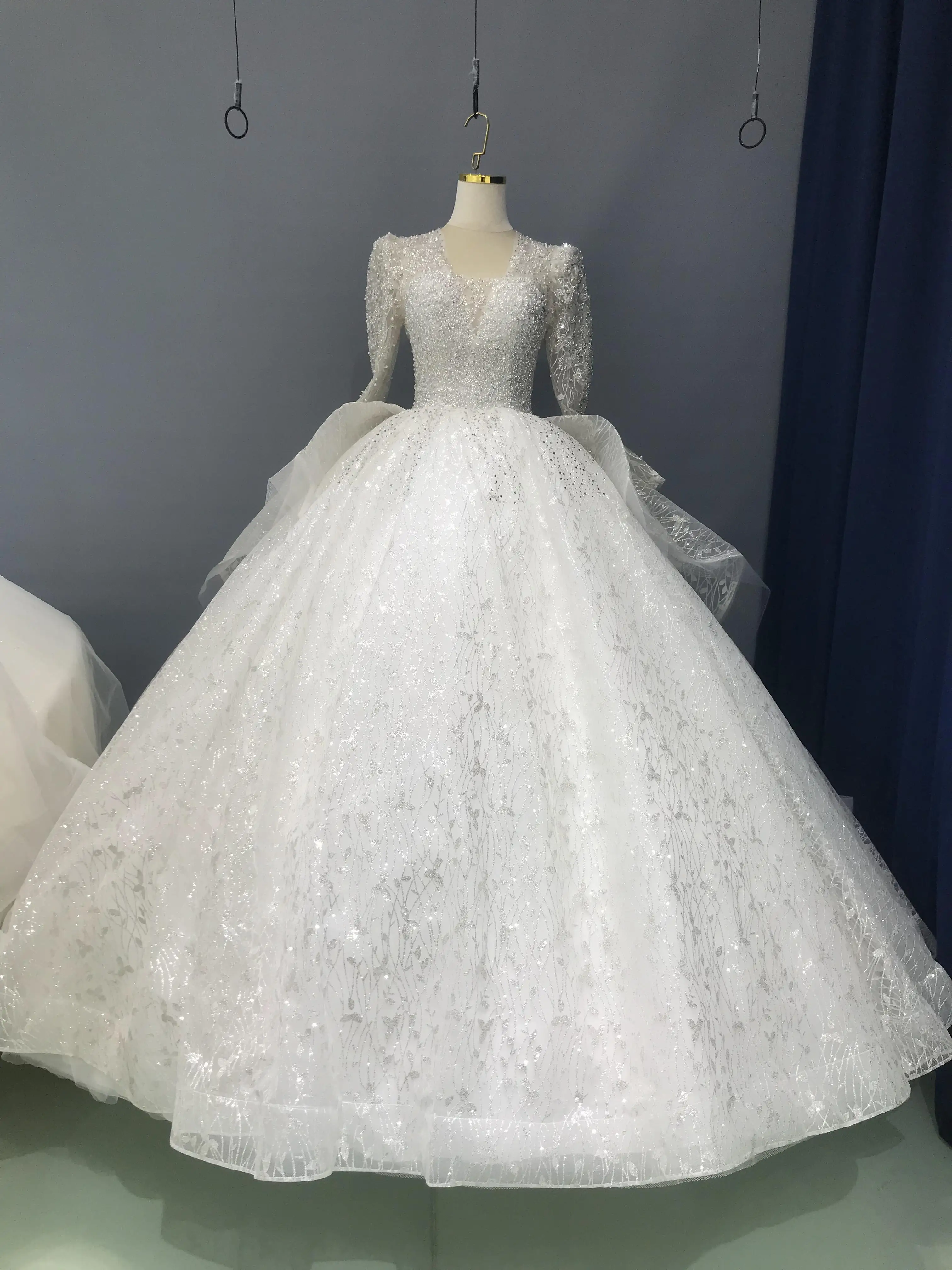 Kiss white Xlove Kollektion 2024 Prinzessin Brautkleider Brautkleid für Braut verfügbar Video anruf zum Check