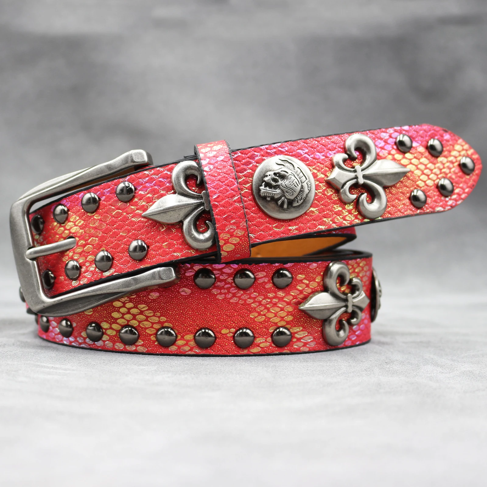 ステージパーティーナイトクラブスタイルリベットベルト赤十字ファッション女性のスタッズベルト高品質女性ロック女性ストラップジーンズ