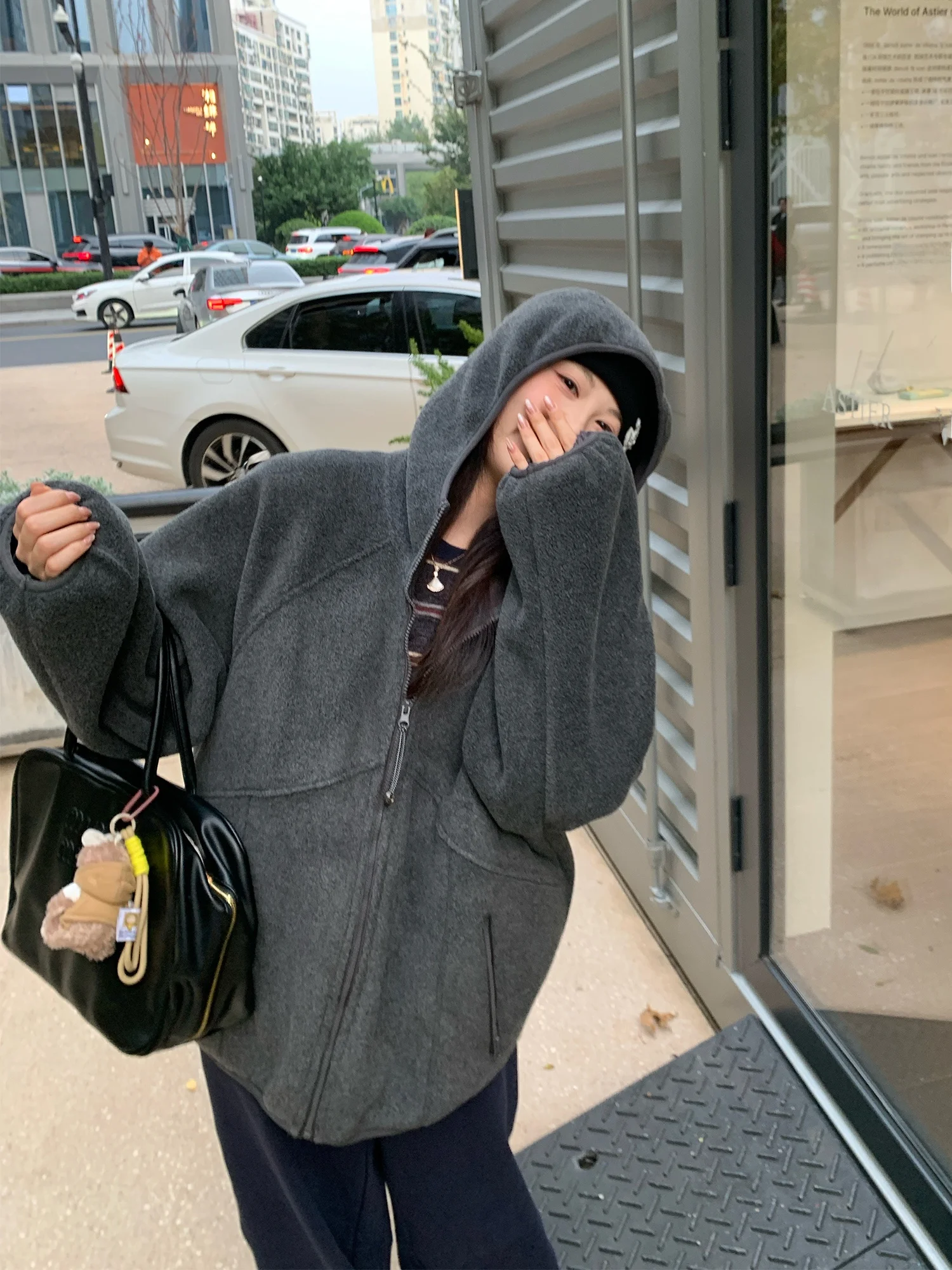 

Зимняя двусторонняя флисовая куртка NAZ больших размеров: уютная, комфортная, свободного кроя, с капюшоном, для полных женщин, визуально стройнящая фигуру