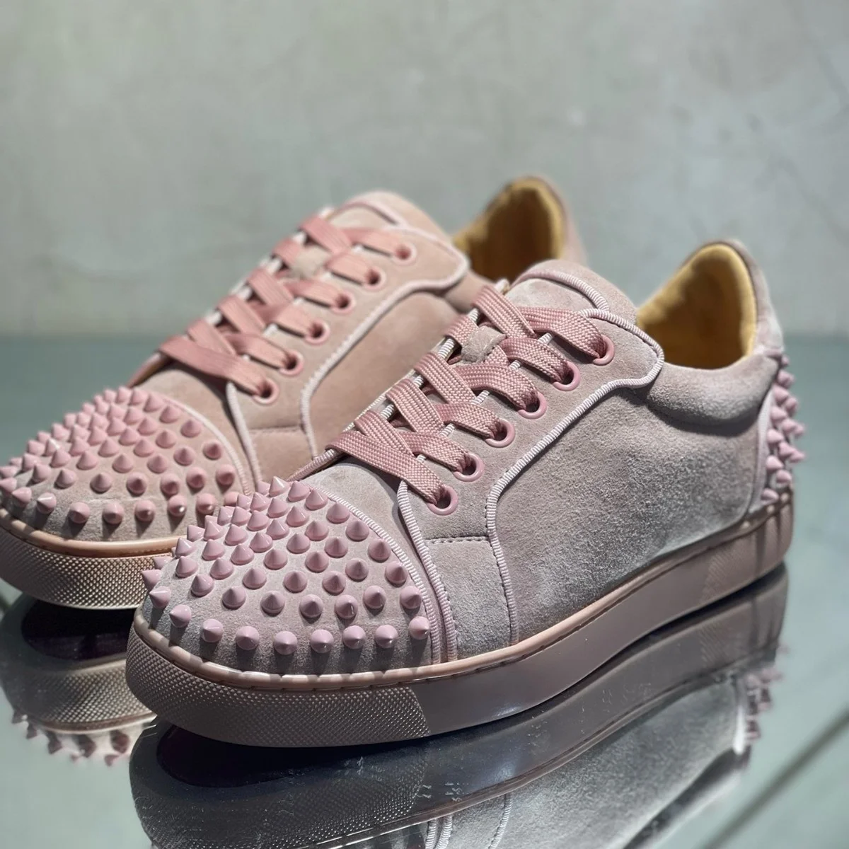 

2025 New Pink Couple Casual Sports Shoes Round Toe Flat Lace-Up Rivet Daily Street Office Comfortable Men Women Single Shoes