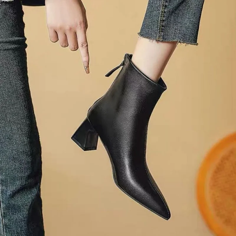 خمر القطن الدافئة النساء حذاء من الجلد موضة أنيقة ساحة تو أحذية الخريف الشتاء كعب سميك المرأة الجوارب القصيرة