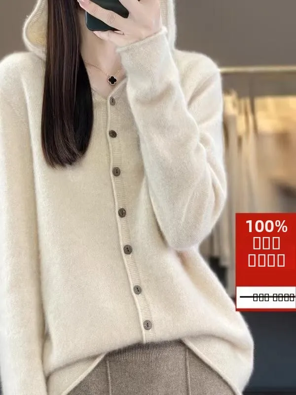 

Осенняя новинка 2025: Женский однотонный вязаный шерстяной кардиган свободного кроя с капюшоном, верхняя одежда в корейском стиле, удлиненный фасон.