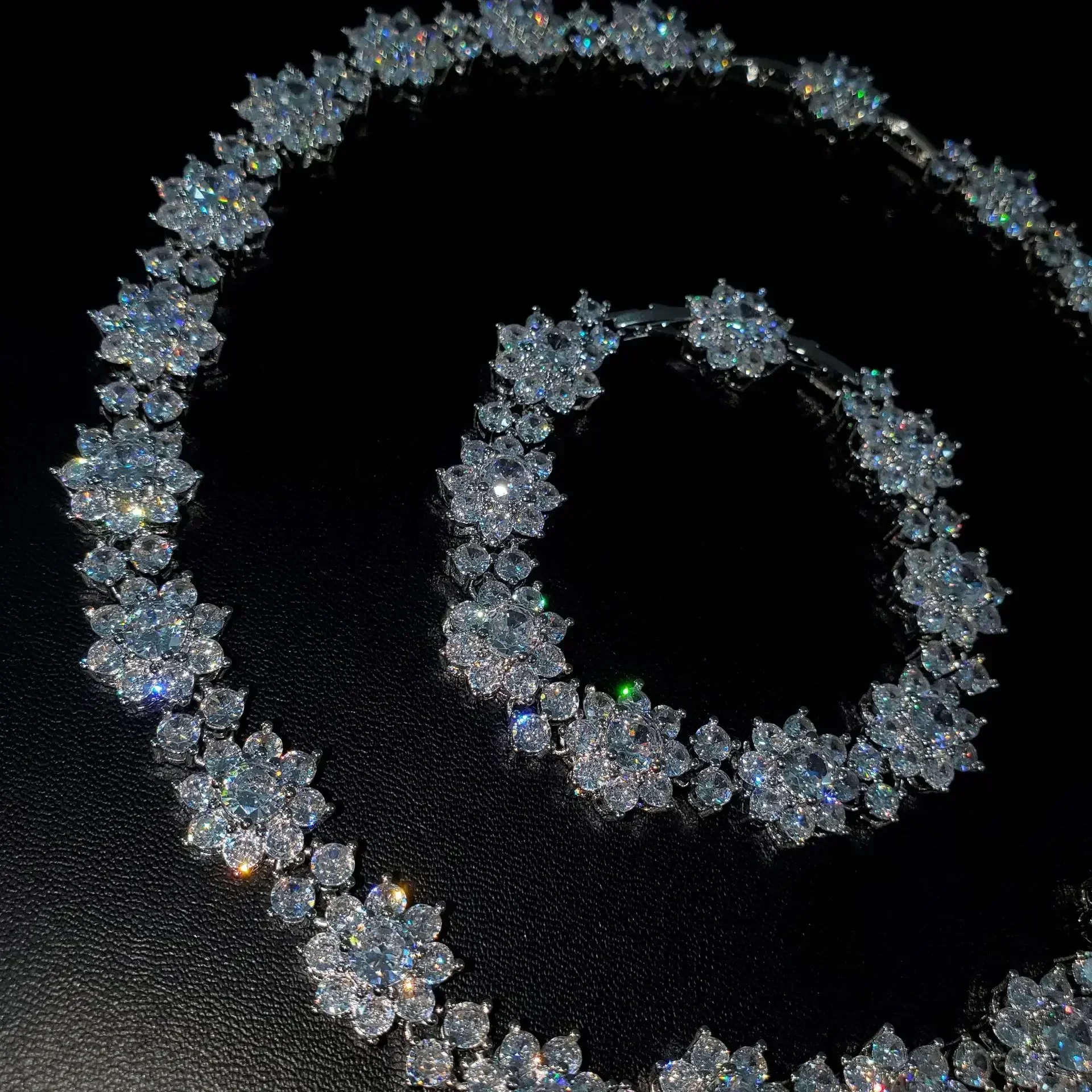 

MDL Moissa!ite Style Sunflower Necklace Ins Niche Design Tide Female Plated S925 Silver Sweet Cool Senior Sense