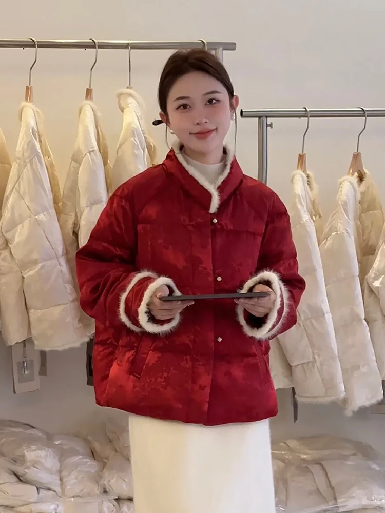 

Зимняя утепленная красная пуховая куртка для женщин, винтажная, с вышивкой, на пуговицах, теплая верхняя одежда, в китайском национальном стиле, к Новому году
