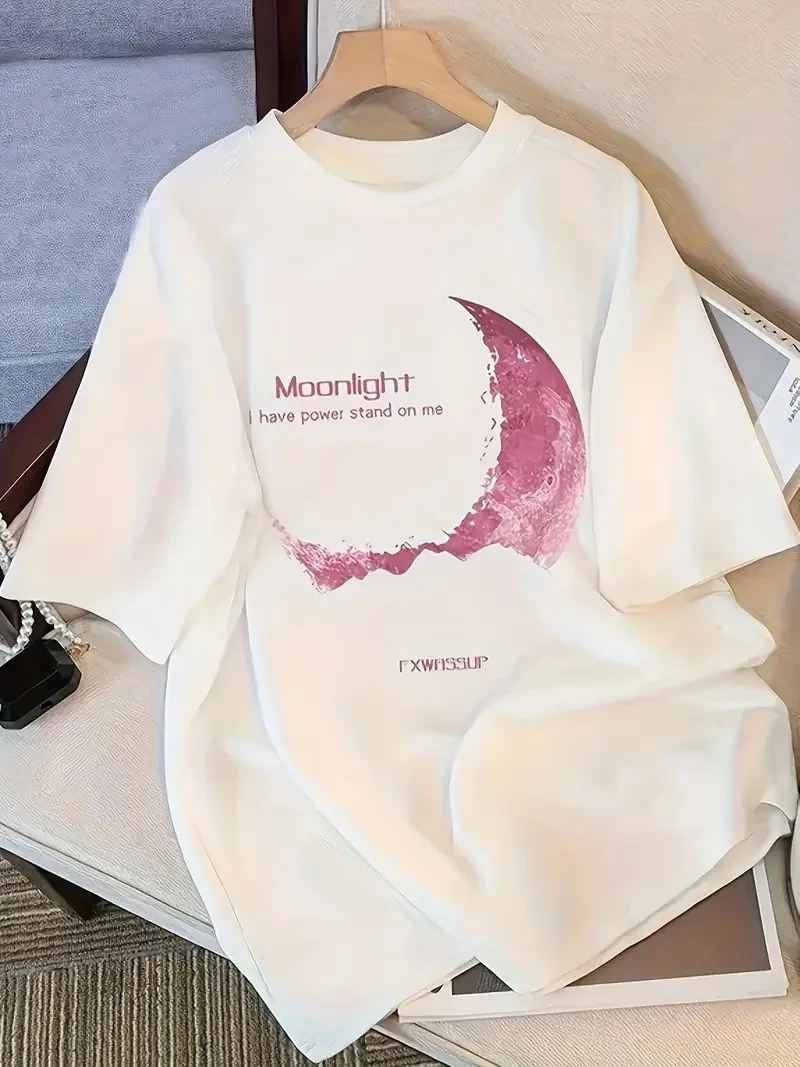 Kaos Lengan Pendek Wanita dengan Cetakan Bulan Merah Muda dan Tulisan 'moonlight' Adalah Kaos Grafis Artistik dan Modis Vintage Y2K Top