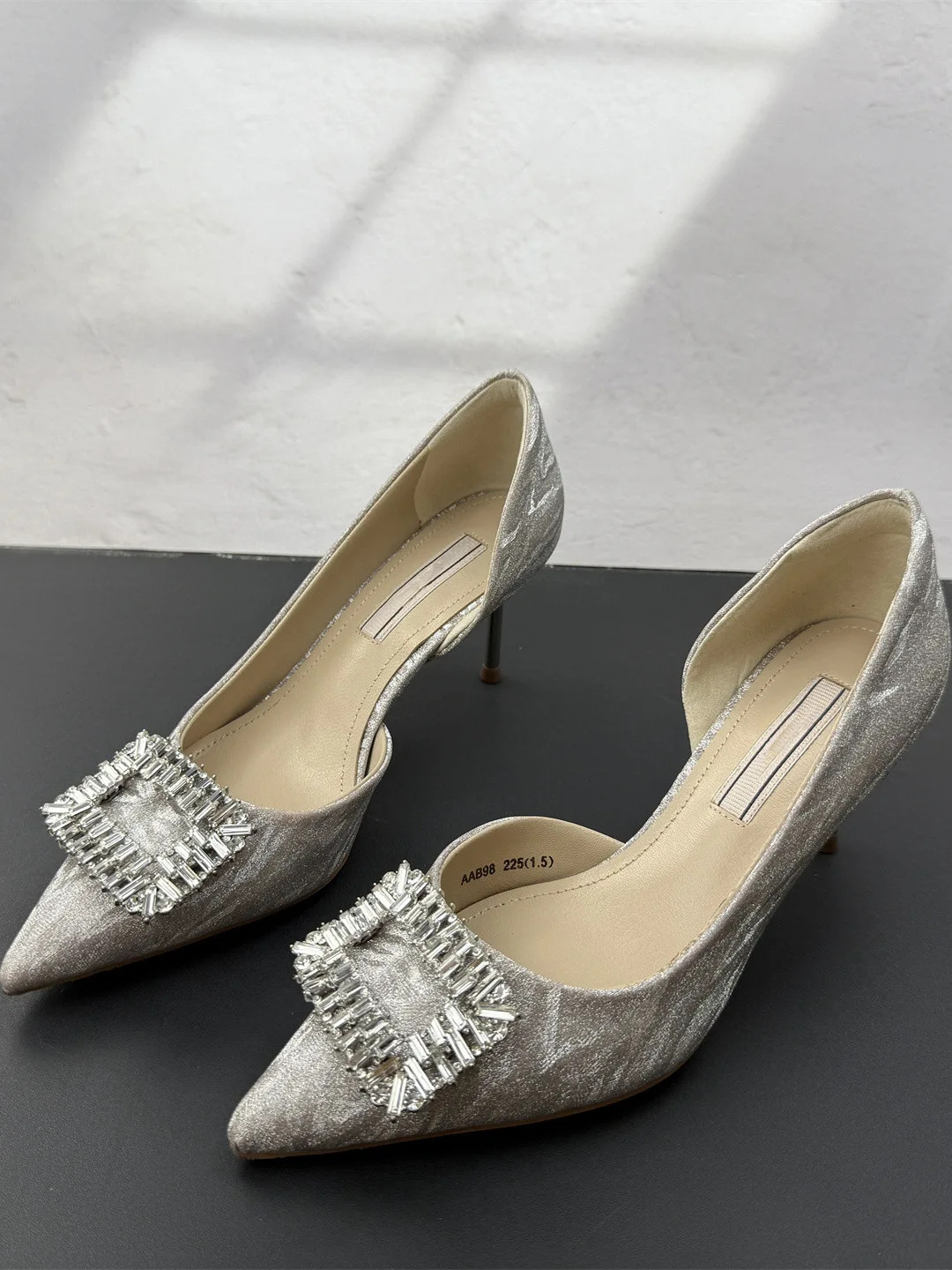 chaussures-a-talon-aiguille-pour-femme-bout-pointu-avec-details-lateraux-en-diamant-talon-fin-interieur-en-cuir-collection-automne-2025
