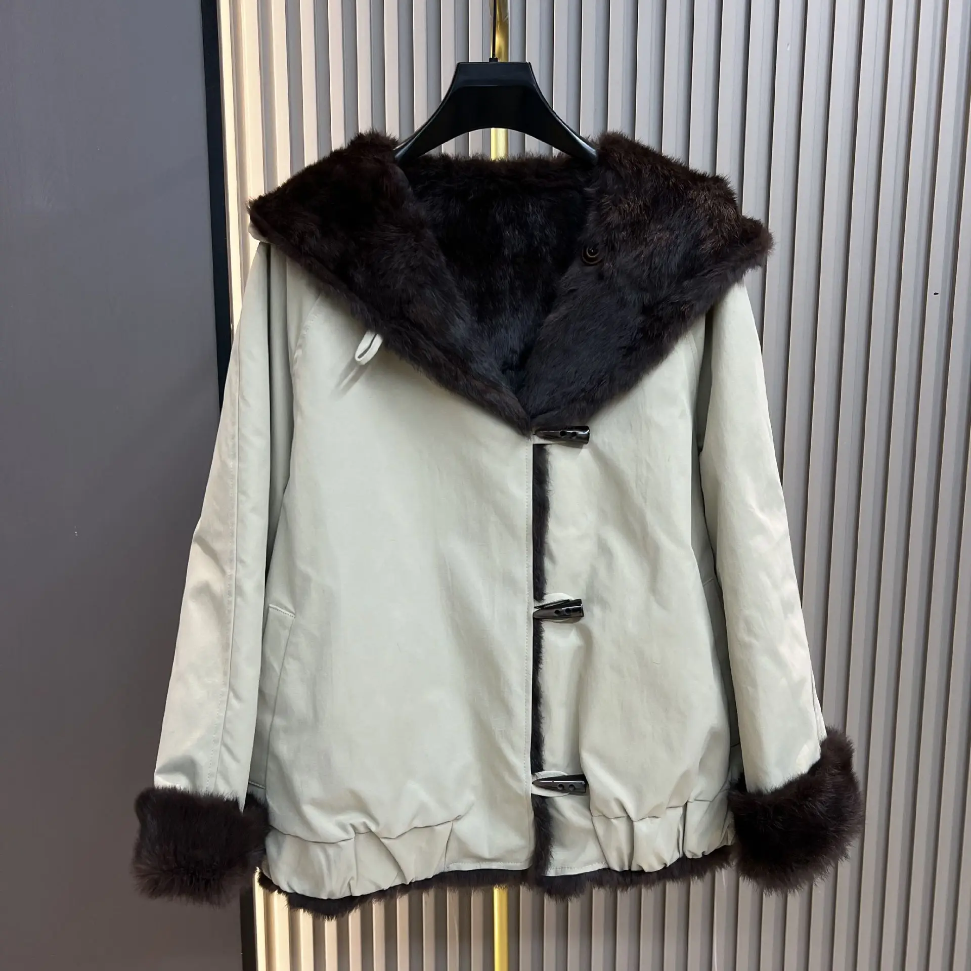 

Новинка Весна-Зима: Женская парка с двусторонним капюшоном из искусственного кроличьего меха, двустороннее носимое меховое пальто, кожаное, двустороннее.