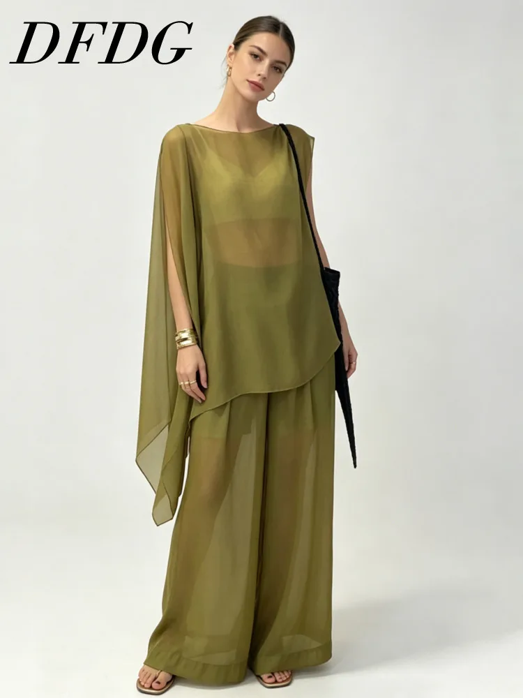 

Женский комплект DFDG Весна 2026: Прозрачный сетчатый топ с рукавами-накидками и вырезом-лодочкой, асимметричный, с брюками с высокой талией и широкими штанинами. Повседневный комплект.