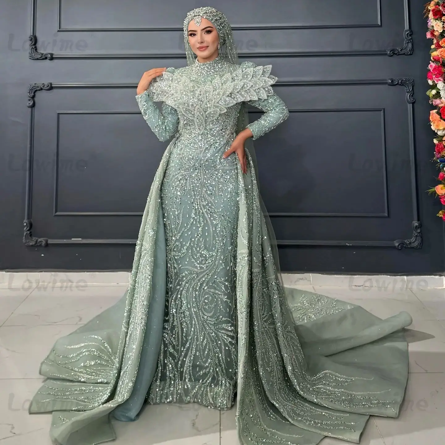 

Luxurious Dubai Bride Dresses Customized Long Sleeve Wedding Party Dress Beaded Crystals Evening Gowns With Detachable Train