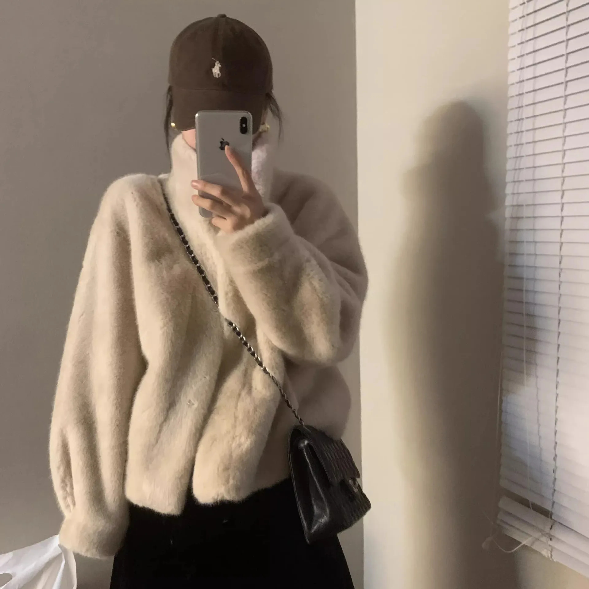 2025 New Winter Young Mink Short Style Stand Up Collar Fur Integrated Mink Plush Environmentally Friendly Fur Coat for Women