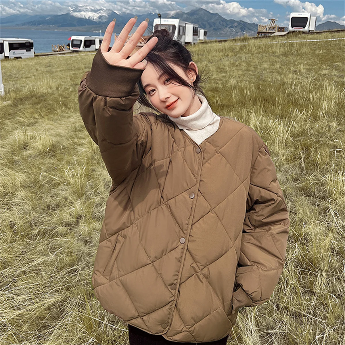 معطف فضفاض من القطن بسحاب للنساء خفيف الوزن للخريف والشتاء ملابس خارجية دافئة موضة كورية سترة بيسبول جديدة للنساء 2026