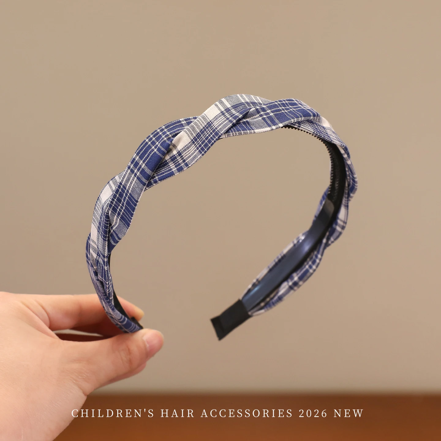 2026 Neues Preppy-Style Gingham Geflochtenes Stirnband für Mädchen Blaues Kariertes Weiches Rutschfestes Haaraccessoire für Kleinkinder Modisches Geschenk – Detail 7