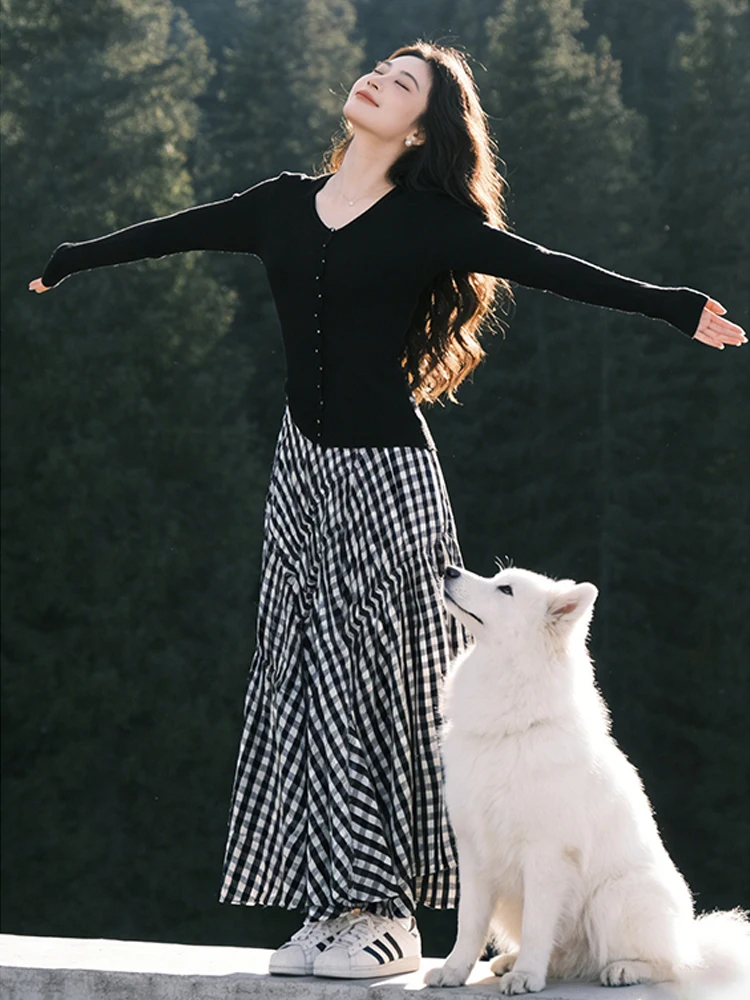 

Korean Style V-Neck Knitted Sweater And Plaid Skirt Set for Women Spring Autumn New Arrival Elegant Casual Fashion