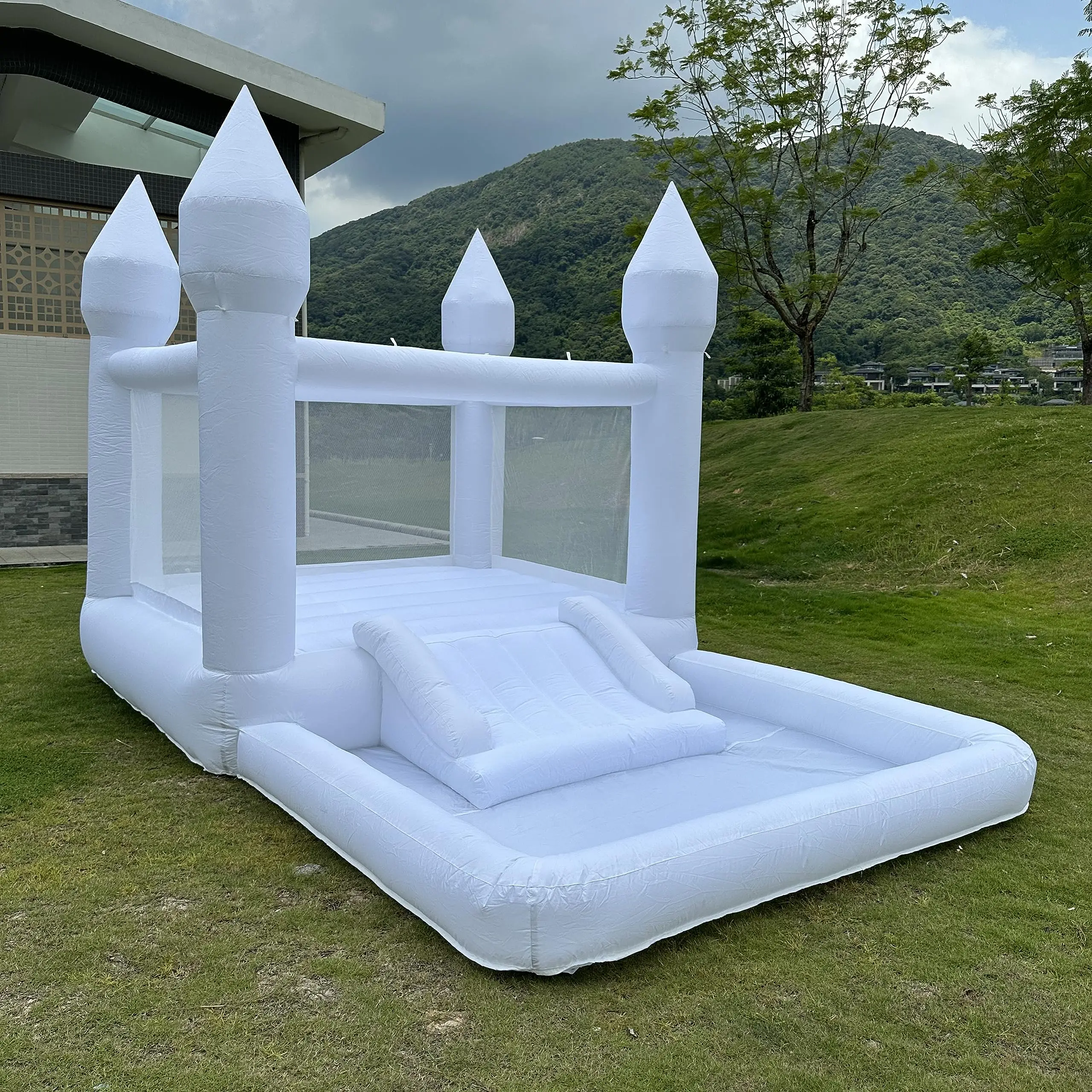 White Bounce House Professional Jumping Inflatable Castle Suitable for Wedding Party with Balloon Carrying Bag Repair Kit