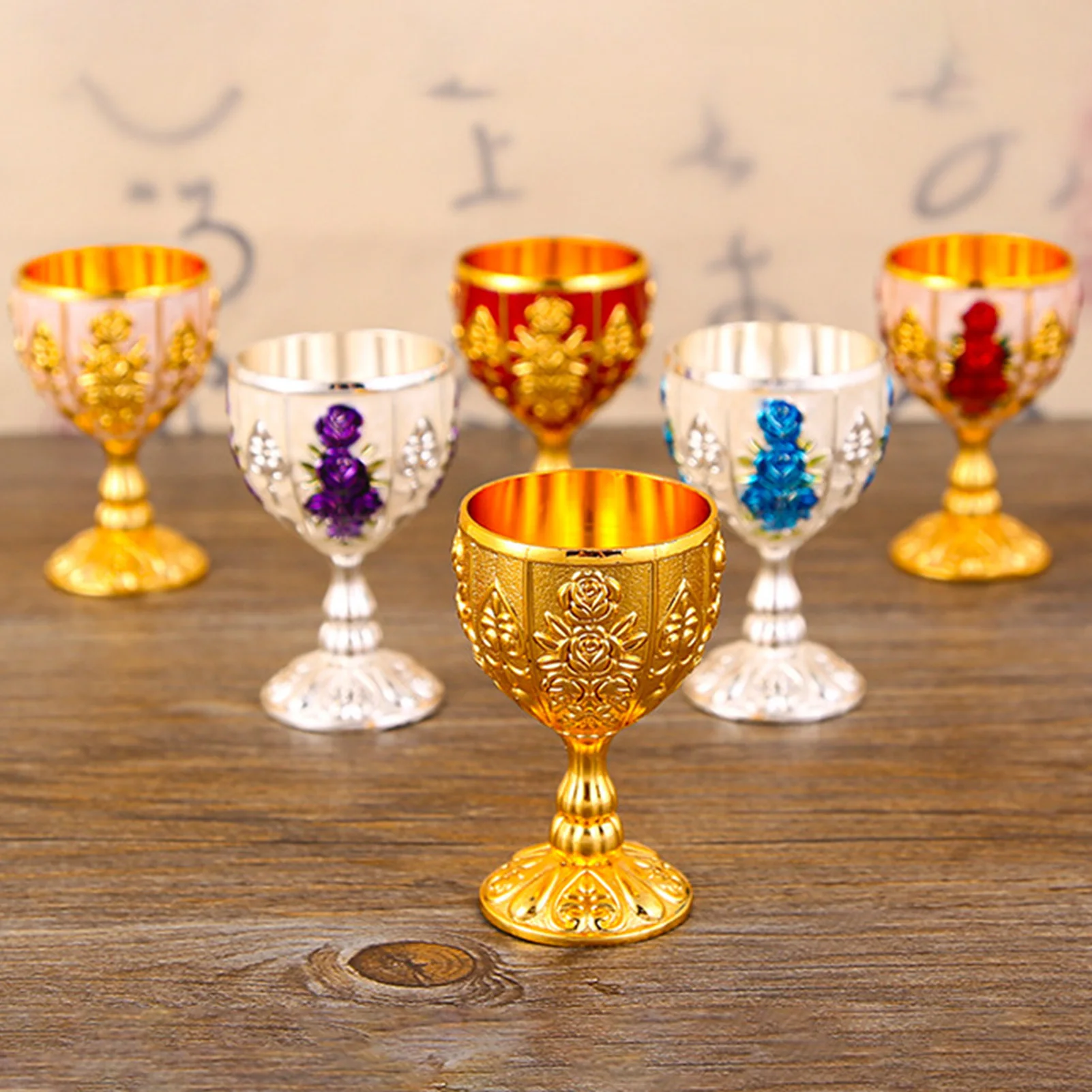 Luxurious Sense Chalice Goblet Renaissance Chalice Communion Cup European Retro Metal Wine Cups for Family Friend Neighbor Gifts