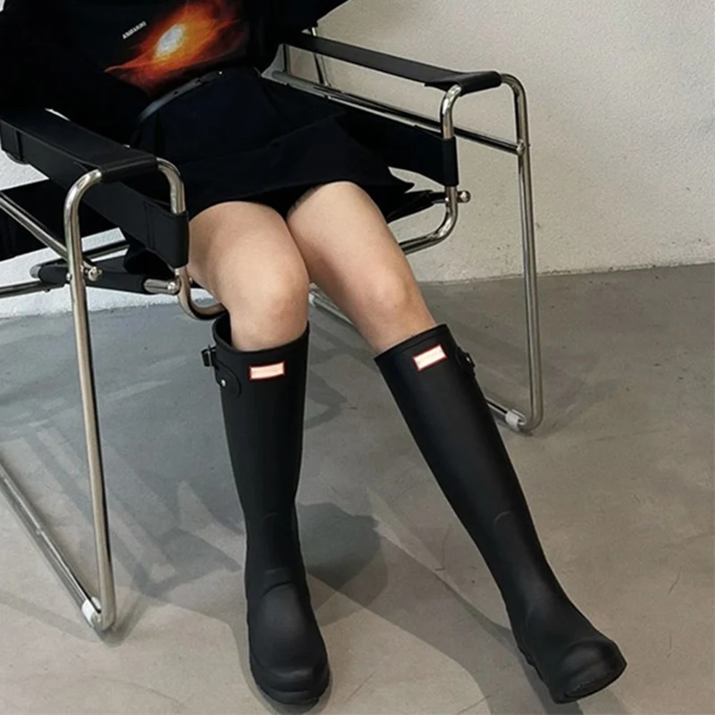 

Красные длинные резиновые сапоги для женщин, уличные, водонепроницаемые, нескользящие, высокие, для кухни, популярные в интернете