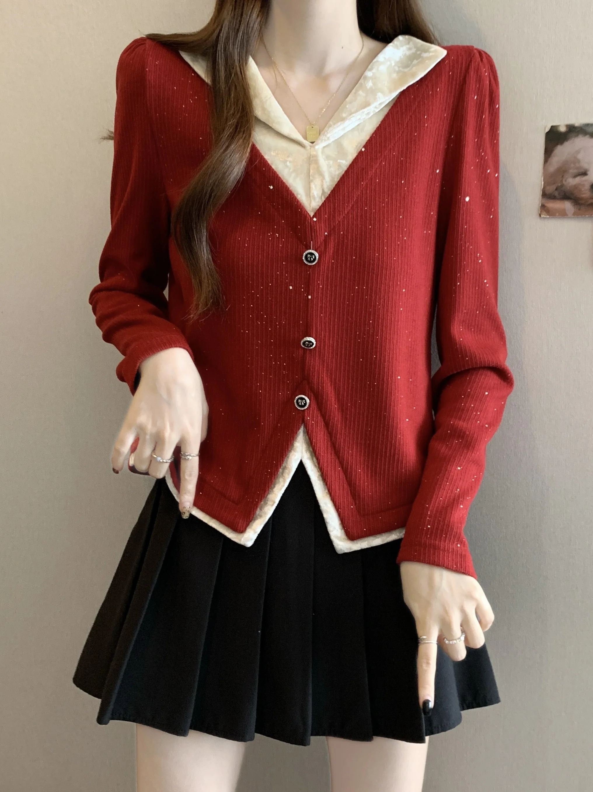 

Блестящая золотистая футболка с длинным рукавом и отложным воротником, больших размеров, женская, скрывающая живот, стройнящая, красная, элегантный стиль, с завышенной талией