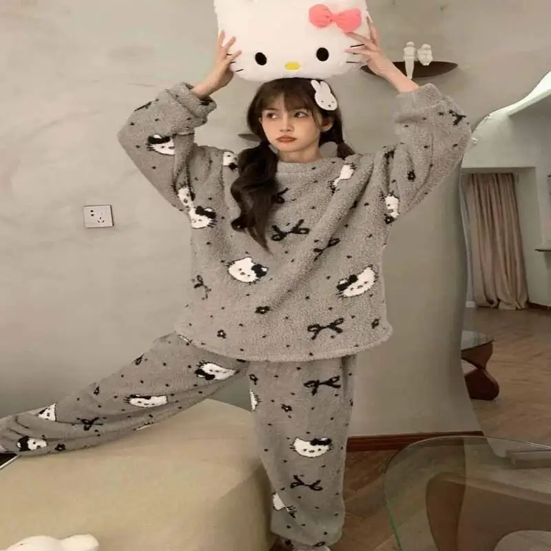 두꺼운 플리스로 따뜻함을 유지하는 산리오 캐릭터 헬로키티 반 플란넬 잠옷 여성용 귀여운 만화 캐릭터 KT 고양이 홈웨어 세트