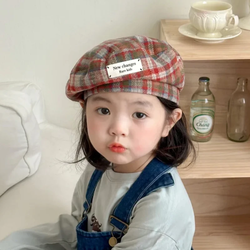 

Kids Girls Woolen Berets 2025 New Arrival Children Retro Hats Baby Photography Props Winter Plaid Cotton Berets Korean Style
