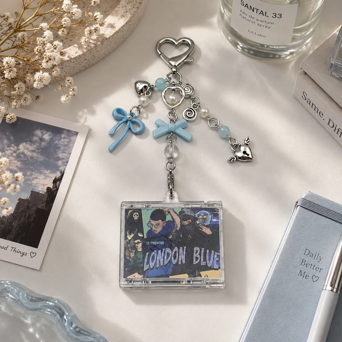Cute Photo Frame Keychain, Acrylic Mini Photo Holder with Blue Bow Pearl Charms, Sweet Bag Pendant for Anime Fans