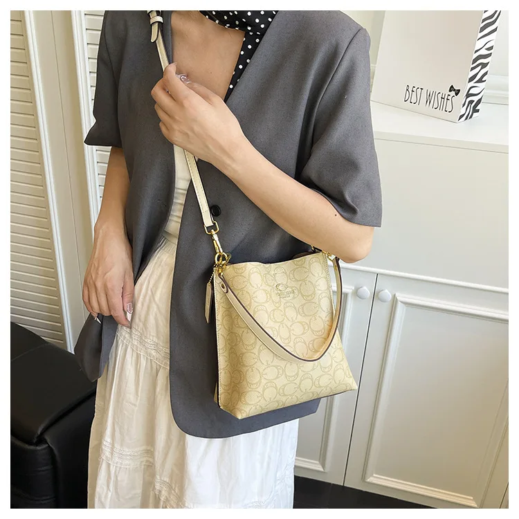 Trendy bucket crossbody tas 2025, nieuw voor dames, modieuze schoudertas met retroprint, lichtgewicht draagtas voor dagelijks gebruik