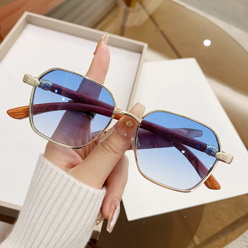 New Fashion Square Sunglasses for Men Vintage Shades with Imitation Wood Grain Legs Women Luxury Brand Designer Sun Glasses