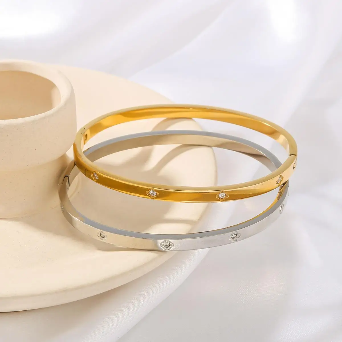 UILZ بسيطة أربعة أوراق كلوف زيركون الفولاذ المقاوم للصدأ سوار مجموعة للمرأة المجوهرات الأنيقة لمناسبات السفر واللباس الحزب