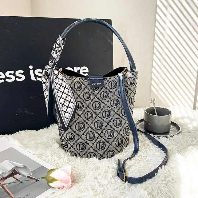 

Стильная кожаная сумка-тоут через плечо для женщин, модная сумка-мессенджер в ретро-стиле, однотонная, премиум-класса.