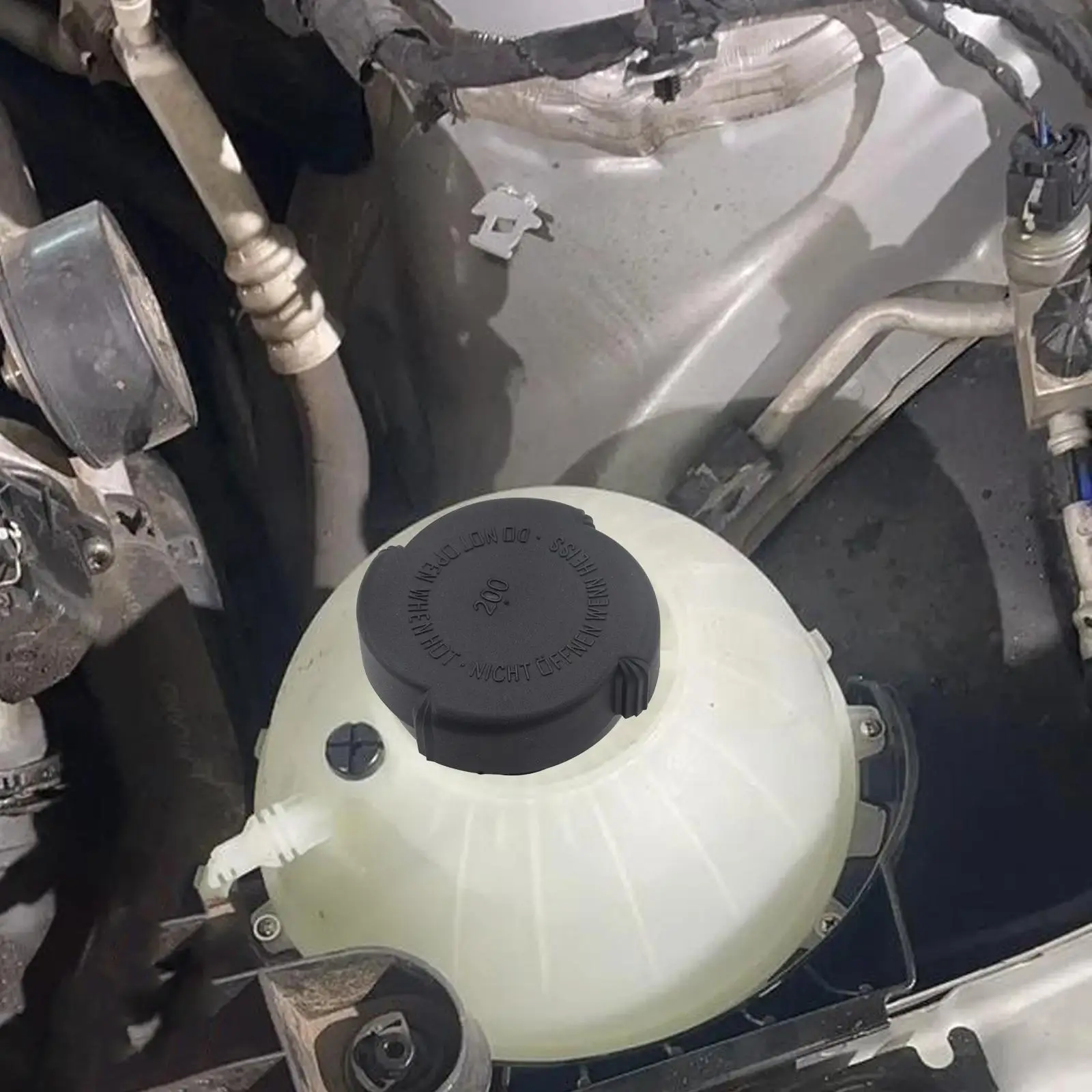 

Expansion Tank Cap Radiator Coolant Overflow Expansion Tank Cap 17110152374 Auto Accessory for E28 E34 E60
