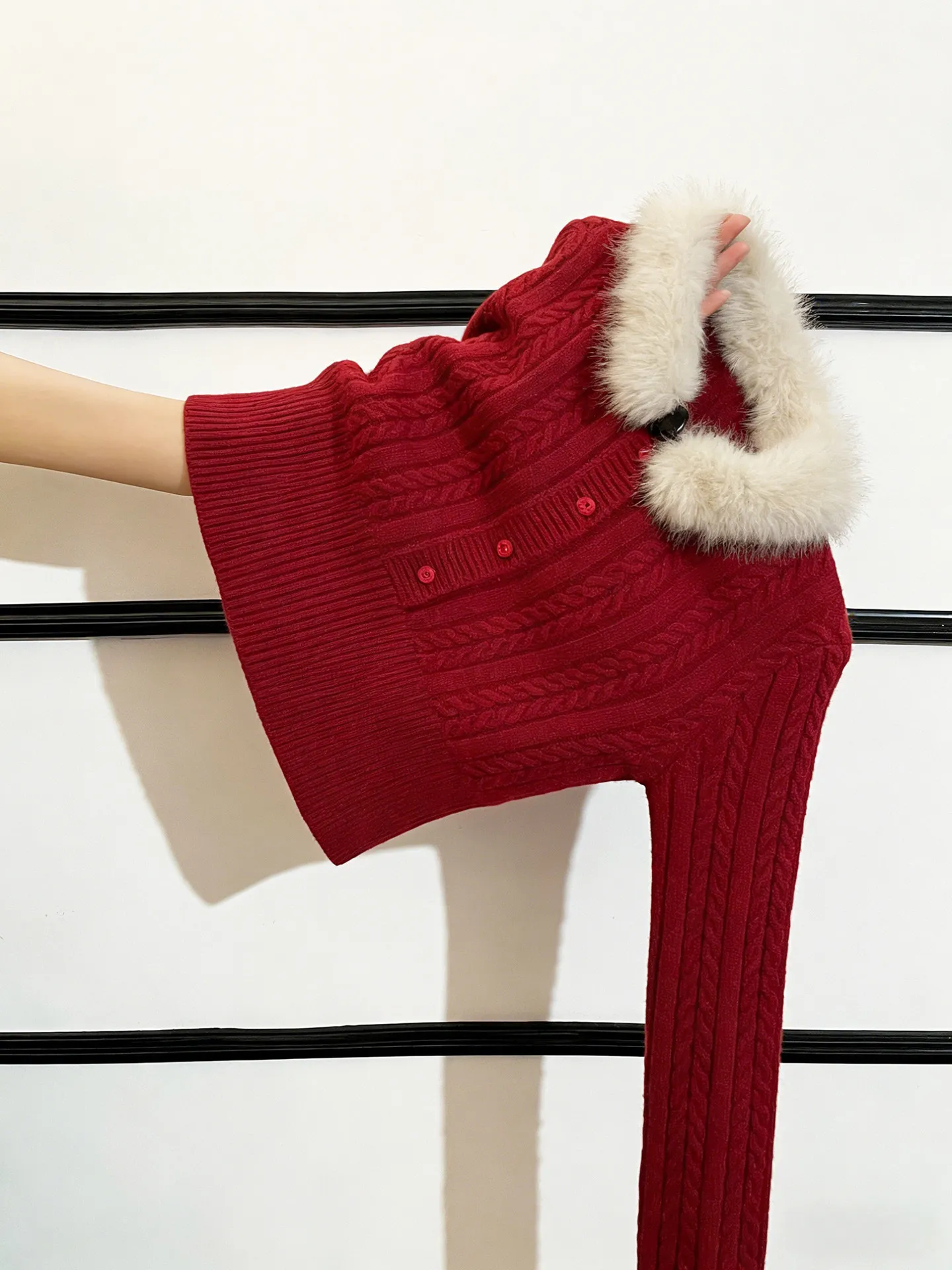 

Красный праздничный вязаный свитер Thiened, зимний, к Новому году, женский, модный, мягкий, длинный, на пуговицах, с открытыми плечами