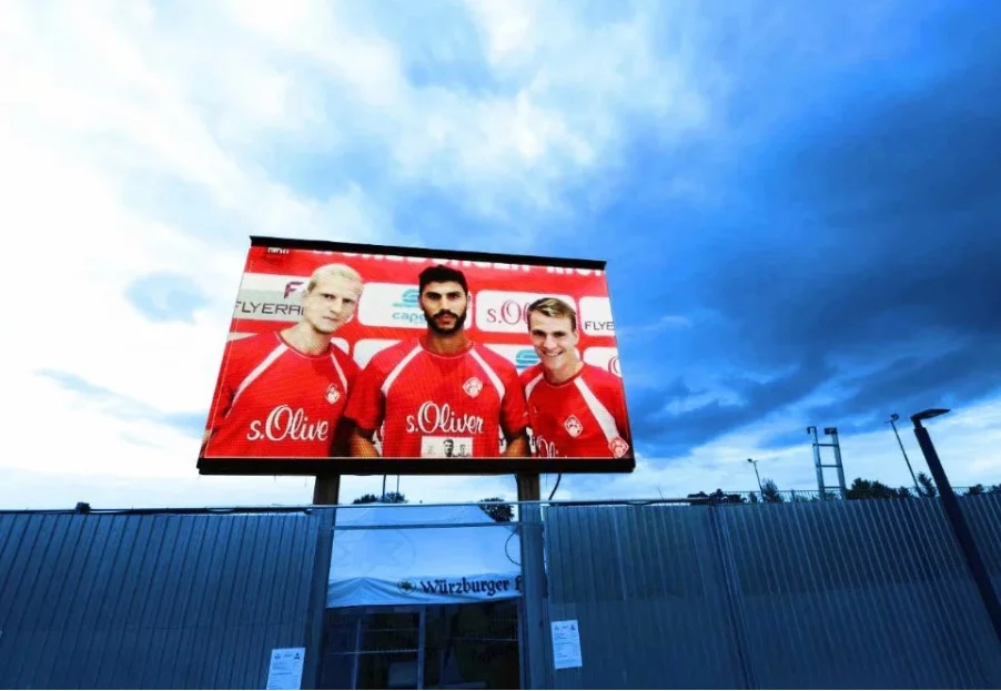 Kommerzielle Werbung, LED-Bildschirm, IP65, wasserdicht, 7680 Hz, Aktualisierungsrate, feste Installation, LED-Anzeige für den Außenbereich