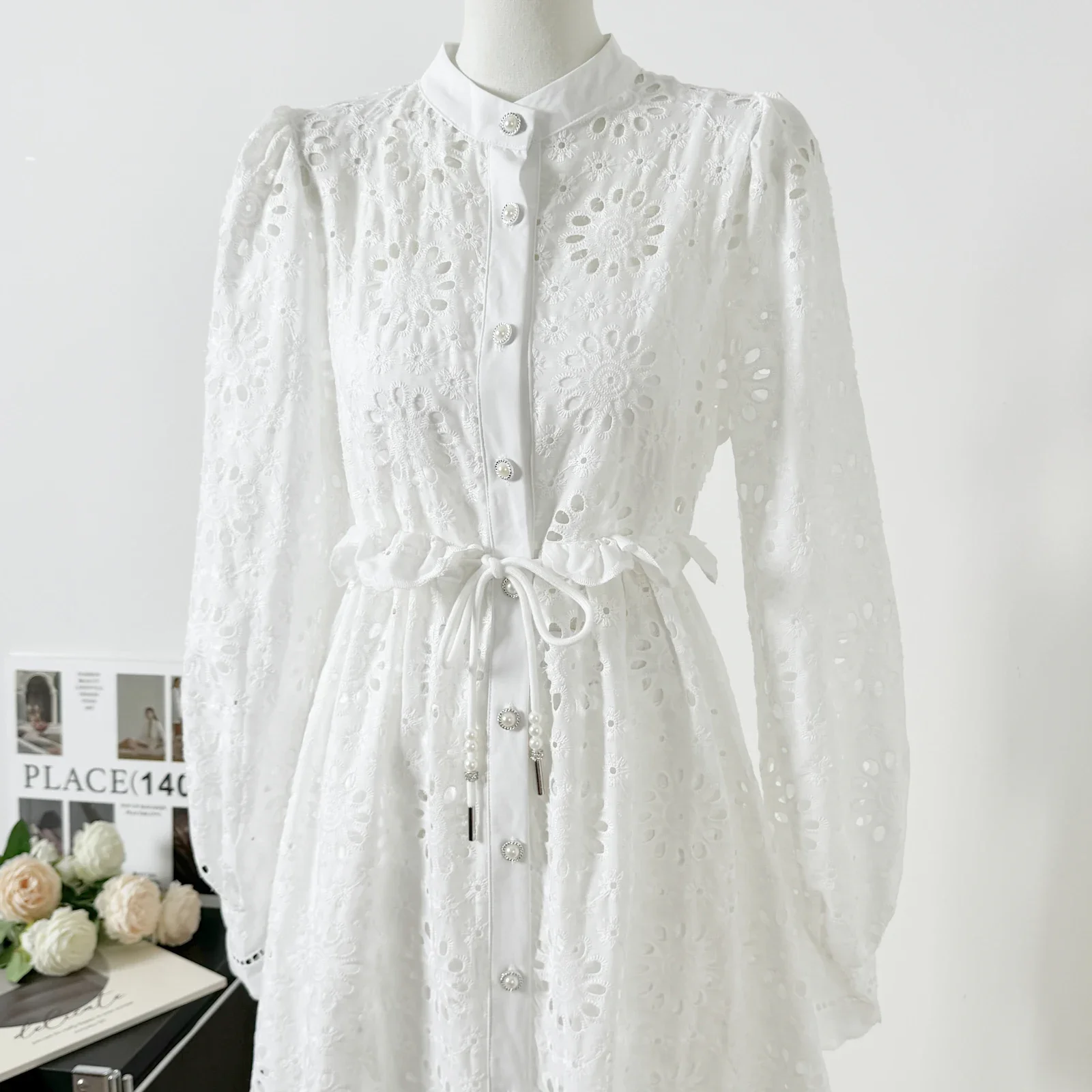 

New French Style Elegant Slimming Muse Temperament Design White Lace Skirt Suit Mid-Length Hollow Slimming Women's Casual Suit