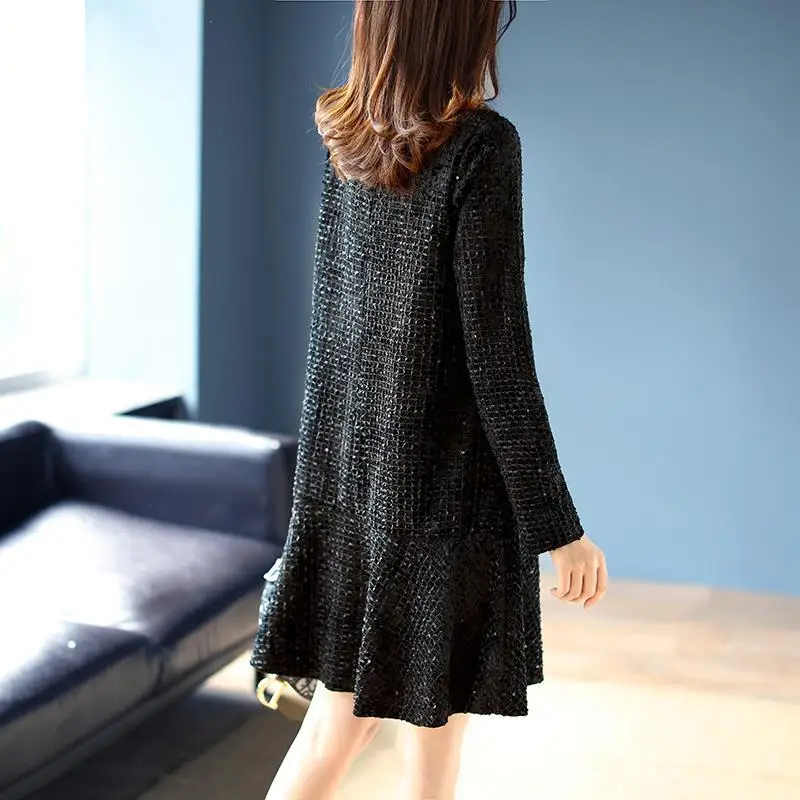 Xiaoxiangfeng Sequin Velvet Women\'s Autumn and Winter New Pullover Round Neck Plaid Bottom Western Style Long Sleeved Dress