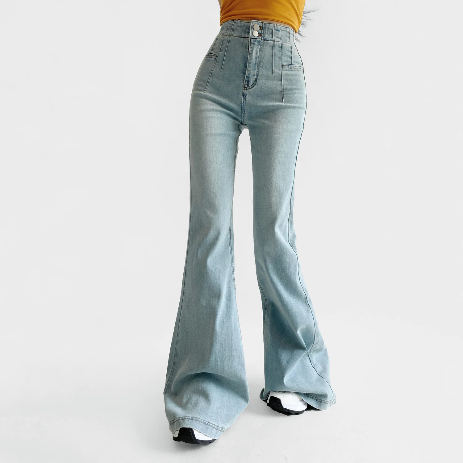 กางเกงยีนส์ทรงขาบานเอวสูง — ทรงเข้ารูปสไตล์วินเทจ ขาบานโดดเด่น (หลายสี)