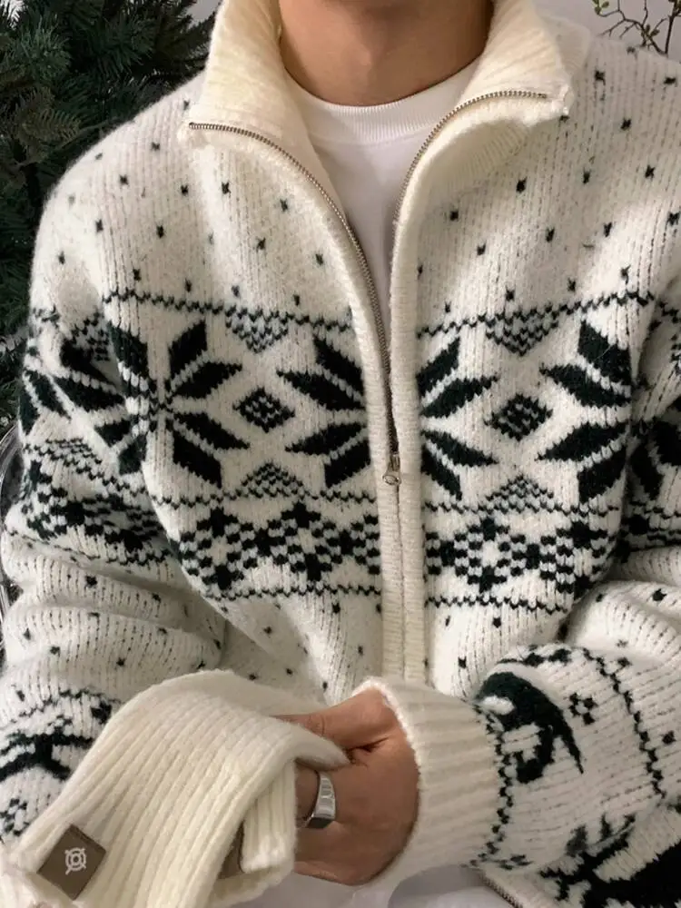 SYUHGFA ملابس للرجال عيد الميلاد تصميم الوقوف طوق سترة سترة التباين اللون فضفاض جديد عصري الذكور الحياكة أعلى 2025 الشتاء