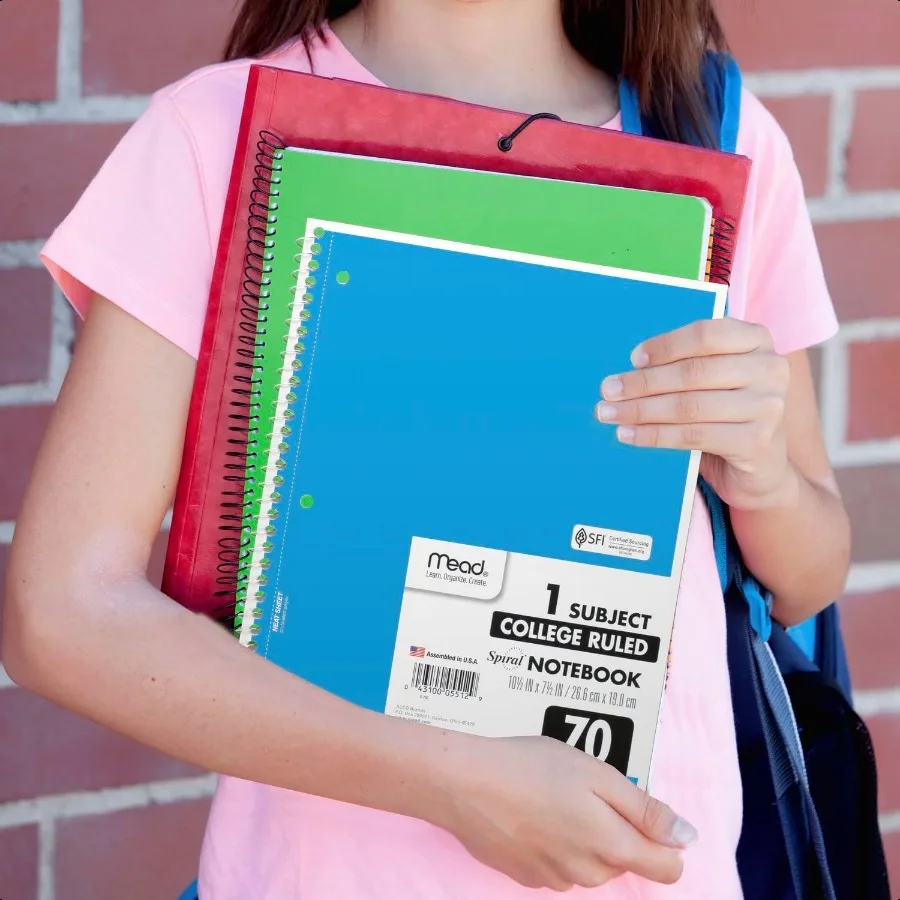 Quaderno a spirale Confezione da 6 1 soggetto College Carta a righe 71 2 x 101 2 70 fogli per quaderno Colori vivaci assortiti 830050ECM