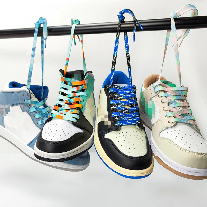 Flache, gestreifte Schnürsenkel im Batik-Stil für Sneaker, farbenfrohe, farbverlaufende Schnürsenkel, auffällige blaue Schnürsenkel, modische Schnürsenkel für Damen und Herren. – Detail 5