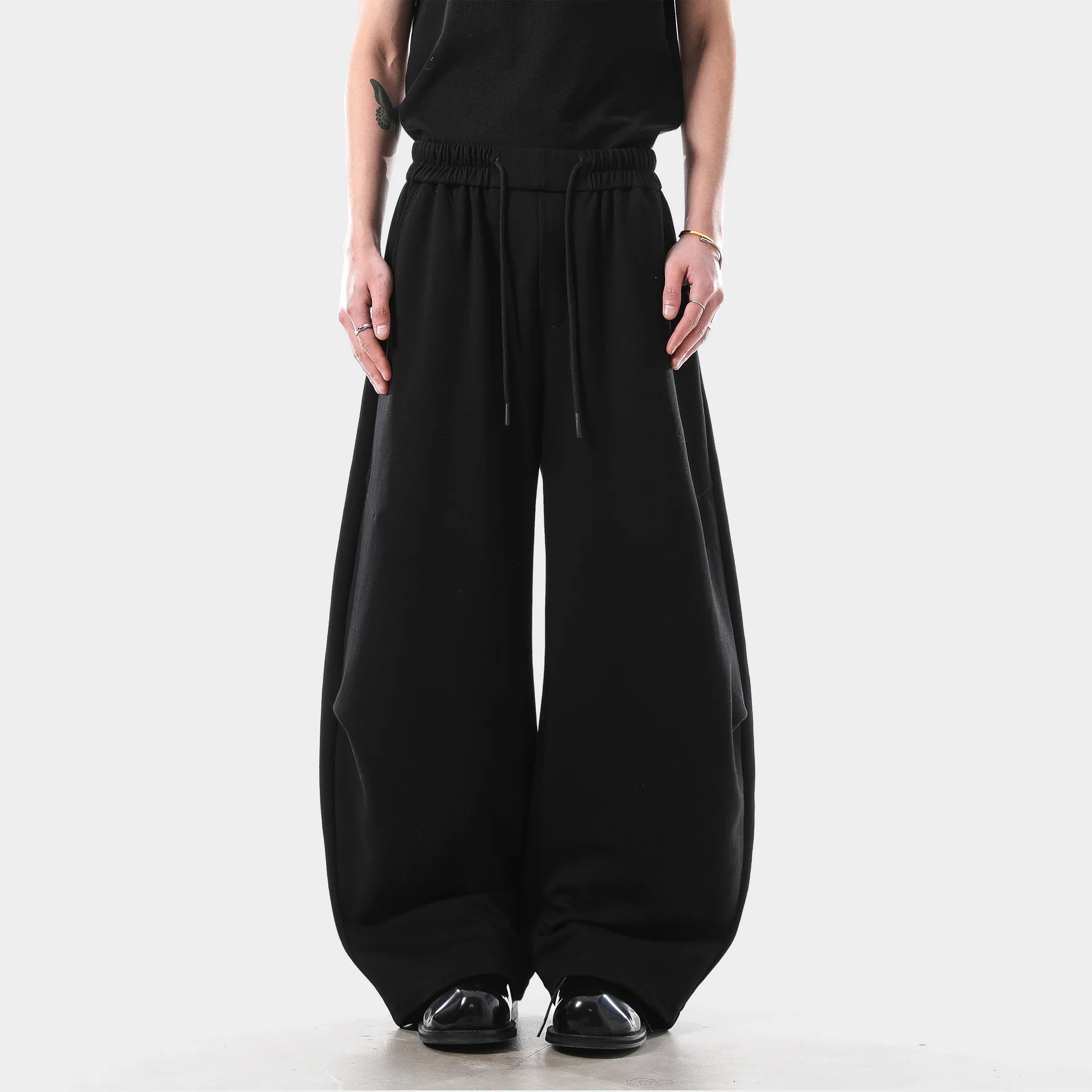 Graue Baggy-Jogginghose für Herren, weites Bein, langer Kordelzug, lässige Jogginghose, übergroß, urbanes, gebogenes Klingen-Design, Laternenhose für Damen – Detail 7