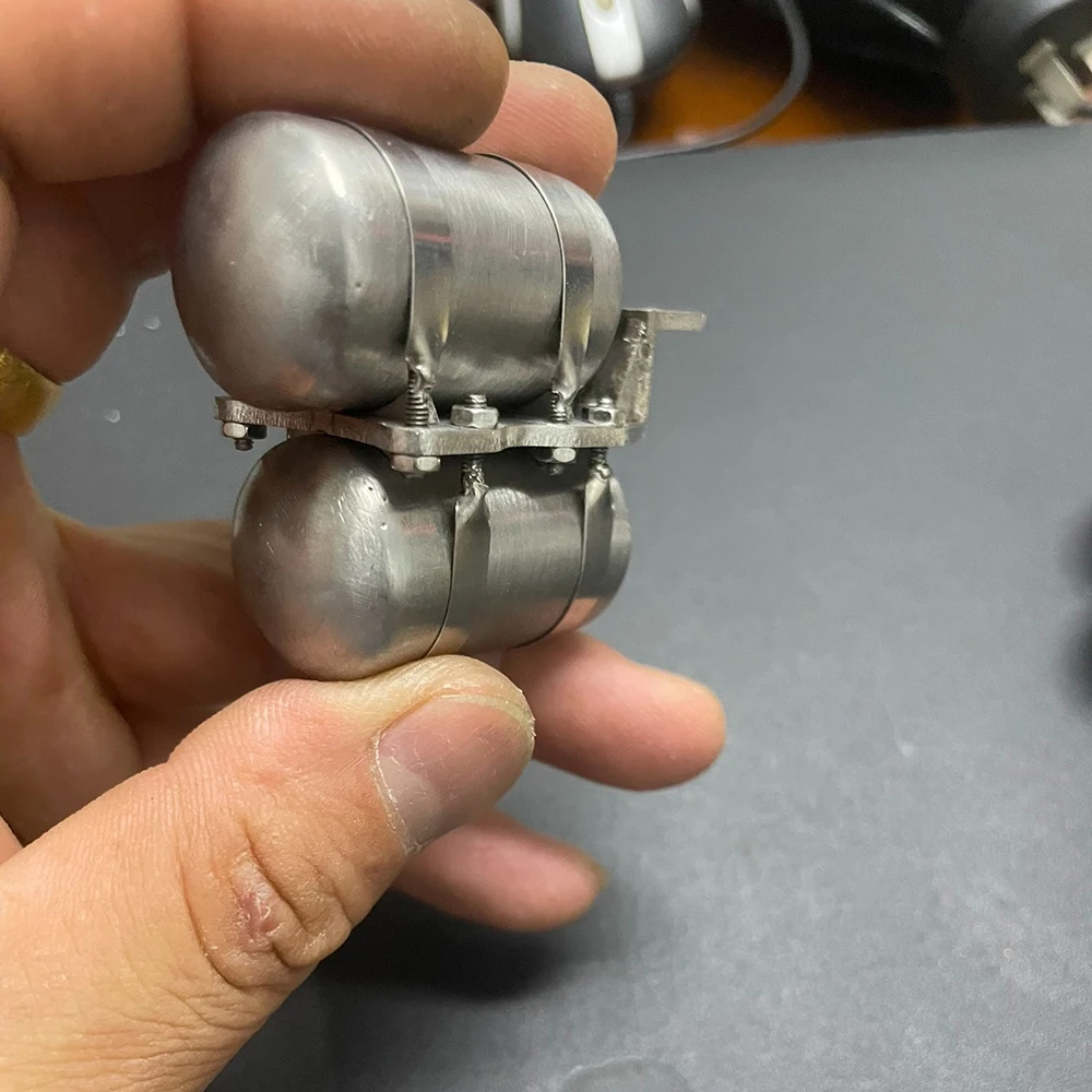 Decorazione del doppio serbatoio del gas in acciaio inossidabile per 1/14 Tamiya RC Truck SCANIA 770S VOLVO Mercedes-Benz ACTROS 3363 MAN Parti di automobili