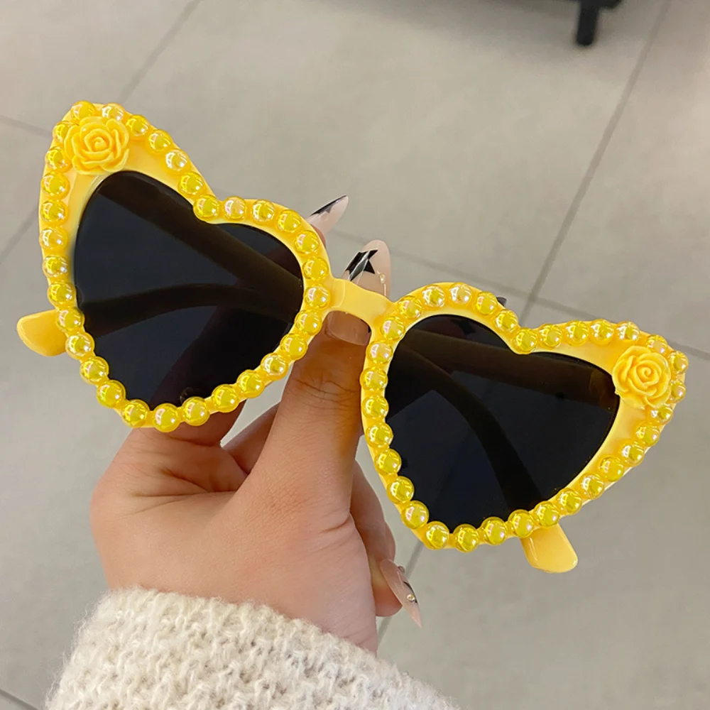 Fashion Heart-Shaped Pearl Sunglasses Large Frame Women  display picture 1