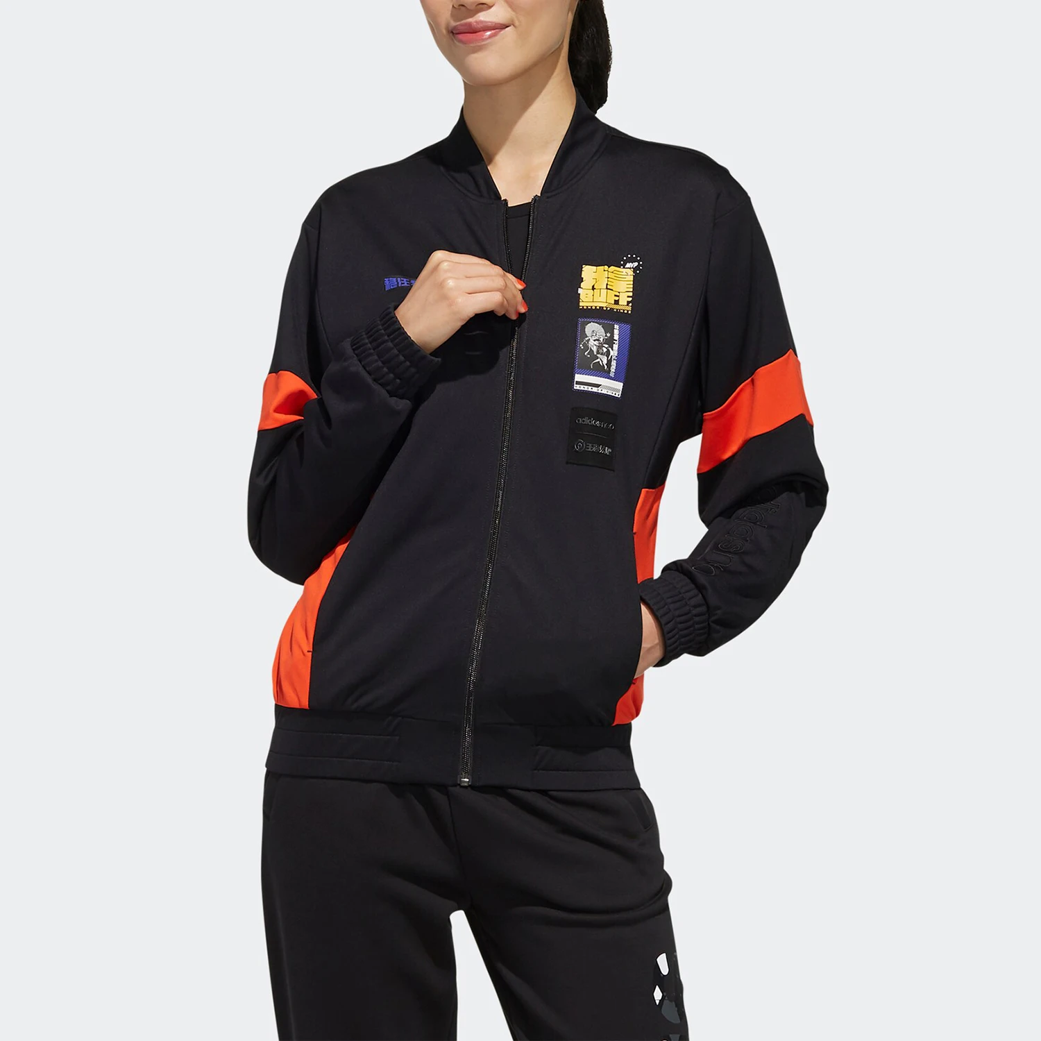 

Новая женская спортивная куртка Adidas Authentic Winter GD2181