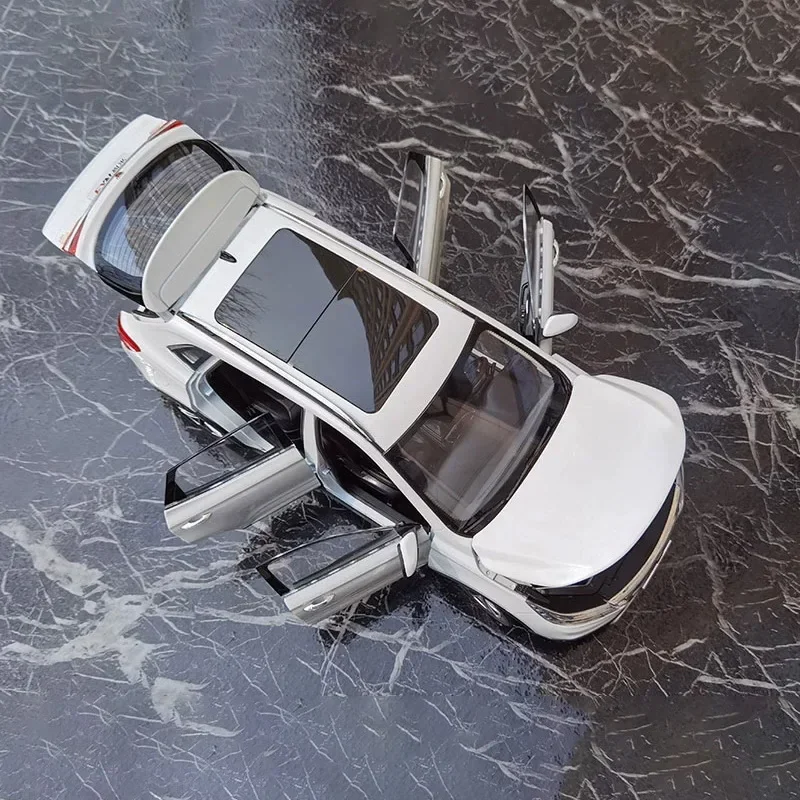 ROEWE-RX3 SUV White Alloy Car Model, SAIC Off-Road Vehicle, Adult Gift Collection, Desktop Display, Micromodel, 1: 16