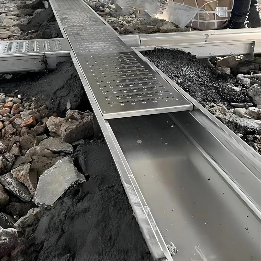 تصريف قناة من الفولاذ المقاوم للصدأ مع شبكة فولاذية مجلفنة، 39.4 × 5.9 × 5.5 بوصة، طقم لـ 3 أنابيب، شديدة التحمل، نظام تصريف B125