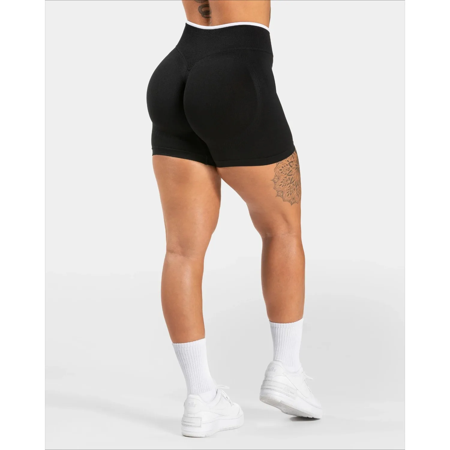 Women's Seamless Gym Solid Color Sports Shorts White Waist Tight High Waist Hip Lifting Yoga Pants Running Sports Shorts image 3