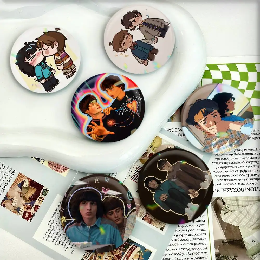 

B-Byler Fanar-T Badges 25 32 44 58 75 mm Round Fans Collect Friends Gifts Brooch Souvenir