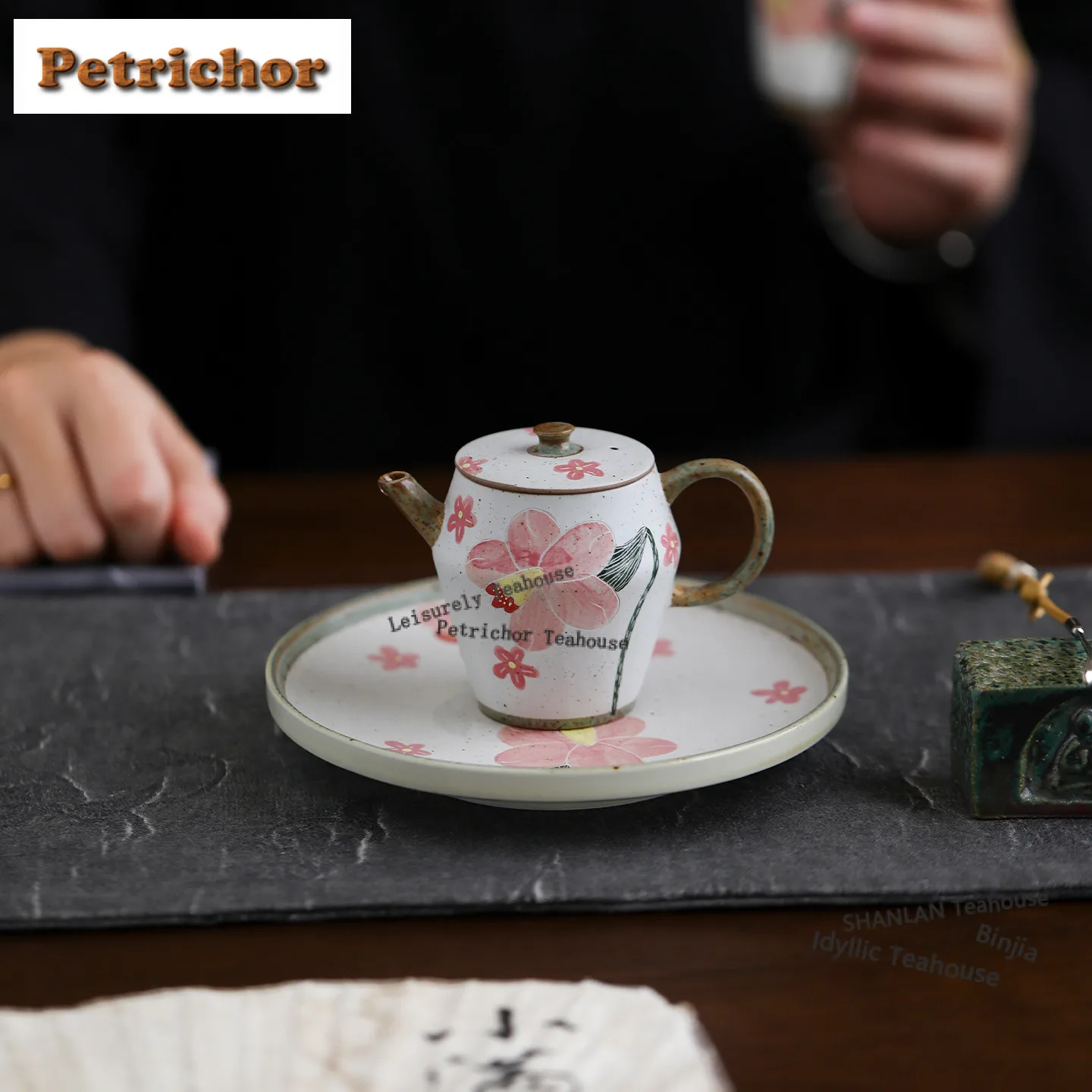 201ml Powder Yin Carved Trumpet Flower Teapot Retro Tea Infuser Pot Household Tea Soaking Kettle with Ball Hole Cha pot bearing