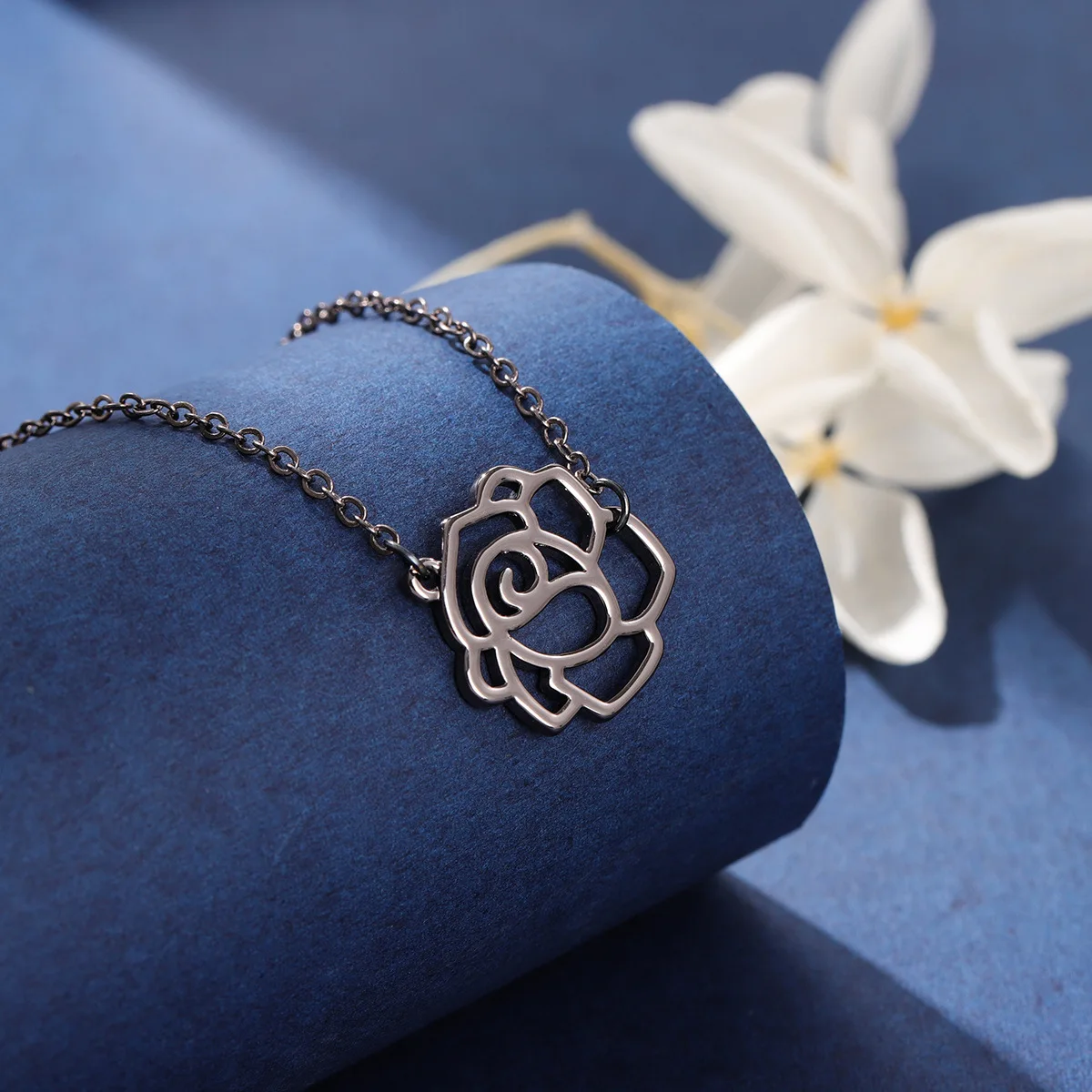 Uini-Tail 2026 new listing 925 sterling silver black rose flower necklace fashion temperament simple sexy short necklace  XL016