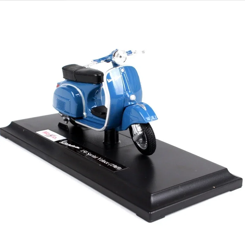 Maisto 1:18 150 Sprint Veloce 1969 Scooter blue Diecast Motoycycle