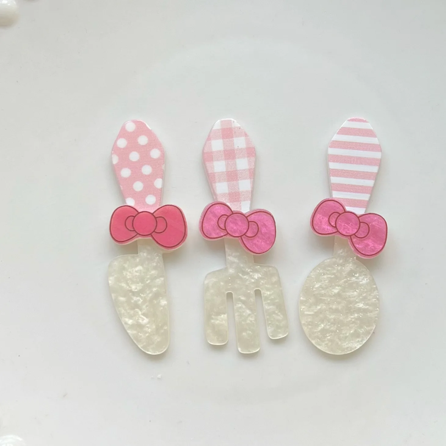 2 pezzi serie miniso rosa cartone animato acrilico flatback cabochon artigianato fai da te materiali creazione di gioielli charms